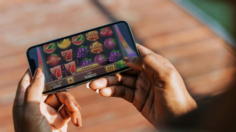 How are mobile slot games designed?